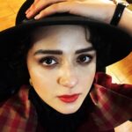 Taraneh Alidoosti Instagram - ما بیداریم سر صحنه سریال شهرزاد. شما استراحت کنید و نگران نباشید. 😴💀 @shahrzad.series #taranehalidoosti #shahabhosseini #mostafazamani #alinasirian #iranian #tv #drama #hasanfathi