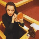Taraneh Alidoosti Instagram - پشت صحنه نمایشنامه‌خوانی آناکارنینا. عکس از آزاد جعفریان برای دیدن عکسهای بیشتر از تجربه‌ی روزمرگی در تهران از نگاه او مراجعه کنید به: #LGOIT #lifegoesonintehran ... #taranehalidoosti #backstage #annakarenina