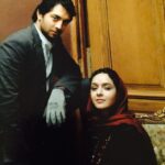 Taraneh Alidoosti Instagram - وسايل قديمى را مرتب ميكردم كه اين عكس پيدا شد. مربوط به سال هزار و سيصد و دُرُشكه، با بهرام رادان پشت صحنه فيلم سينمايى "ترديد"، دومين و آخرين فيلم واروژ كريم مسيحى. اميدوارم آقاى كريم مسيحى هر جا هستند سلامت و روبراه باشند. #taranehalidoosti #bahramradan #tardid #doubt #iranian #movie