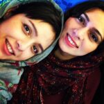 Taraneh Alidoosti Instagram - آبجى ها در راه اصفهان. دنبال يك لقمه نان حلال. #taranehalidoosti #pegahahangarani #atomheartmother