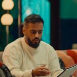 Tareq Al Harbi Instagram - مسلسل نتفلوركس على شاهد من فقرة لافميليا لايفوتكم ياعيال 😂❤️ . @elias_setta @4msb