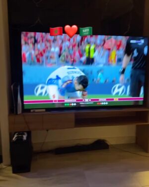 Tareq Al Harbi Instagram - شوفو ردة الفعل وقوة دعائي لمنتخب المغرب اهداء مني للشعب المغربي العظيم احبكم من كل قلبي #المغرب 🇸🇦❤️🇲🇦😂