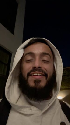 Tareq Al Harbi Instagram - أجرّب أعبر عن مشاعري عند الناس الخطأ😂