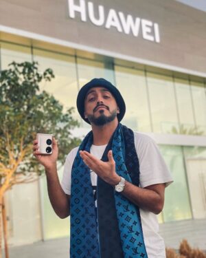 Tareq Al Harbi Instagram - متجر هواوي الرئيسي بواجهة الرياض شي يستحق الزيارة! كن أول من يختبر أكبر متجر رئيسي لهواوي في الخارج واستعد لمشاريع جديدة ومثيرة بالإضافة إلى العروض الحصرية لمدة محدودة على HUAWEI P50 Pro و HUAWEI P50 Pocket و HUAWEI MateBook E والمزيد من منتجات HUAWEI المذهلة

@huaweimobileksa @huaweiarabia
#HUAWEIP50Pro #HUAWEIP50Pocket #HalaRiyadh
#ad