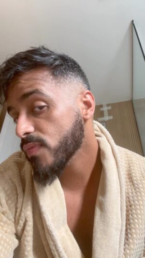 Tareq Al Harbi Instagram - سهلة الاستعمال كالشامبو ب 3 خطوات فقط لتغطية الشعر الابيض في 5 دقايق

#غارنييه_صبغة_سهلة_كالشامبو 

#خالية_من_الامونيا #تغطية_للشعر_الابيض

@garnierarabia​
#Haircare​
#GarnierMen​
#GarnierHairColor​
#Greyhair​
#Noammonia​
#ad