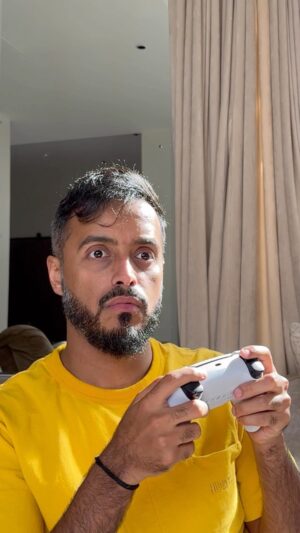 Tareq Al Harbi Instagram - مع غارنييه تقدر تصبغ شعرك في 5 دقايق! سهلة الاستعمال كالشامبو… في 3 خطوات بس… لتغطية الشعر الابيض 100% في 5 دقايق

@garnierarabia 
#غارنييه_صبغة_سهلة_كالشامبو 
#خالية_من_الامونيا #تغطية_للشعر_الابيض 
#garniermen 
#garnierhaircolor 
#greyhair 
#haircare 
#ad