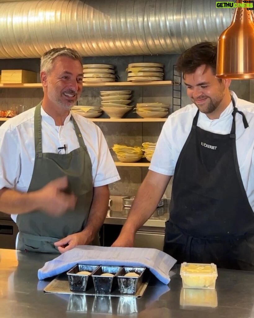 Tareq Taylor Instagram - Annons för egen verksamhet Idag ska ni få följa med till en av mina mest viktiga platser i livet. Grunden och navet i allt jag gjort och gör. Välkommen in bakom kulisserna på min restaurang @kockeriet i Malmö. Tack vare de otroliga människorna som arbetar på Kockeriet varje dag hålls min vision om en plats som andas kreativitet och som hela tiden är levande vid liv dag efter dag, år efter år. Vi kikar in i alla vrår och träffar de fantastiska personerna som gör Kockeriet till vad det är idag. kl. 18.00 på min Youtube-kanal, varmt välkomna! 🎥: @luckydaypictures