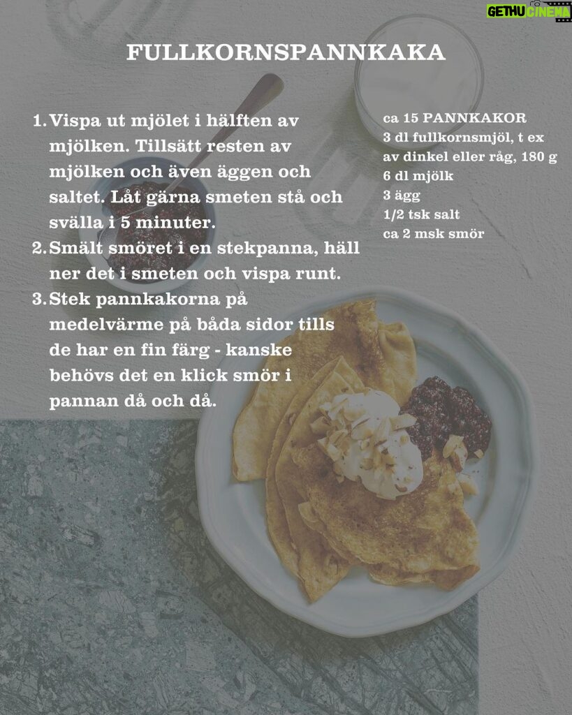 Tareq Taylor Instagram - VECKANS RECEPT Bjud familjen eller dig själv på en lyxfrukost den här helgen! Fullkornsmjölet ger både god smak och extra nyttigheter till dig och eventuellt fullkorns-kinkiga barn. Om du vill servera pannkakorna precis som på bilden med en blåbärssylt med chia - rör då ihop 250g blåbär, 2 msk chiafrön och 2 krm vaniljpulver. Avsluta med att söta med 1-2 msk honung efter tycke och smak. 🫐 Trevlig helg allihopa! 🥞