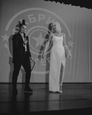 Tatyana Minzhurenko Instagram - Мой путь начинался с маленького города. 
В моей сердце всегда была искра ⚡️ 
Я всегда мечтала сиять на сцене или выигрывать олимпийские игры 🔥
Кирпичик за кирпичиком , шаг за шагом , веря в себя и в свою мечту ⚡️
И вот на моих глазах и на ваших тоже она воплощается в жизнь 🔥

Я так Рада что могу нести свои ценности в мир💙

Хочу своим примером показать , что Вы тоже можете , все в ваших руках 🔥

Пусть этот пост будет для ТЕБЯ ЗНАКОМ 🌹

Начни действовать прямо сейчас 🫂🚀
Начните покачивать не только тело но и душу 🚀