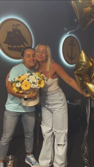 Tatyana Minzhurenko Instagram - ПОБЕДИТЕЛЬ «ВЫЖИТЬ В ДУБАЙ»❤️ Моя душа, моя подруга! Ты победитель по жизни! И это твоя победа! И только твоя!  Я тебя люблю! ЖДИТЕ ПОБЕДЫ В СЛЕДУЮЩЕМ ШОУ! О @rekordovna_ , еще будет знать сука каждый человек! 

ЕЕ ПУТЬ НЕ ПРОСТОЙ, и она все равно идет! 

Ты сила и мощь! А какая чувственная и женственная! Мало кто тебя такую знает! 

Я тебя люблю и всегда поддержу! ❤️ 

Ты мой пример и самый главный герой! 

#выжитьвдубае #тнт #тнтпремьер #тнтpremier