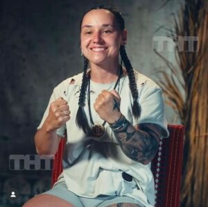 Tatyana Minzhurenko Instagram - Я хотела чтобы обо мне узнал весь мир 🙏🏻

Моя значимая ПОБЕДА на проекте «ВЫЖИТЬ В ДУБАЕ» 

С нее все и началось , все что было «до» это путь , который я должна была пройти и подготовиться к этим эмоциям. 

Вы не представляете , что творится у меня внутри , там все кипит и бурлит , я ВПЕРВЫЕ ЗА ГРАНИЦЕЙ , меня показывают по телевизору и я ПОБЕЖДАЮ 🙏🏻

Вот эта маленькая, но очень упертая девчонка, мечтала об этом целых 15 лет , и вот она тут исполняет свою мечту , мечту чтобы ею гордились 🫶

Не все так просто и легко дается, вы видите только край айсберга, но там столько проделанной работы, и все что дано , все заслужено! С благодарностью у Высшим Силам 🙏🏻

Хочу поделиться этими эмоциями с каждым из вас.

Верьте в мечту , создавайте намерение, и у вас все получится.

И еще , если не получится открыть дверь ключом , выламывайте с ноги , как делаю это я 🙌🏻