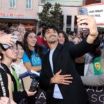 Taylor Zakhar Perez Instagram - Well, the award was a surprise. Thank you @savfilmfest for the @entertainmentweekly breaking big award. And a shout to @thewoolmarkcompany for the wool fit. Grateful to share career path and experiences with such a receptive bunch of students. Looking forward to working with you all in the future. Team: @jasonbolden @prada @michaelduenas Photo: @cindyord