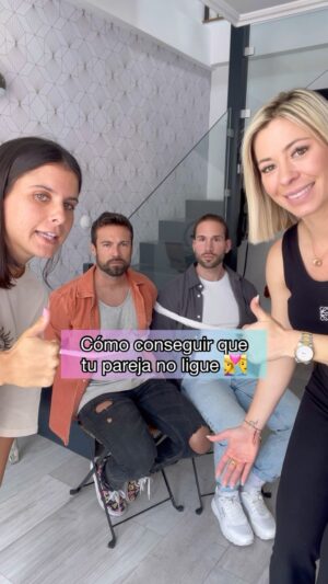 Teresa Pérez Instagram - Cómo conseguir que tu pareja no ligue ✌🏻😃 @charesbien #chicas #chicos #humor