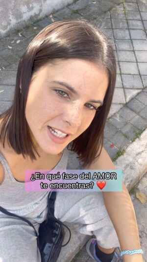 Teresa Pérez Instagram - ¿En qué fase del amor te encuentras? Os confieso en cual estoy yo ✌🏻😃 #chicas #chicos #amor