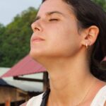 Teresa Pérez Instagram - He pasado por un gran mal momentillo y gracias a la vida ahora me encuentro en proceso de recuperación gracias a mis seres queridos: mi pequeño gran amor, mi amiga Elena, mi mamá, mi prima Manoli, mi querida amiga Amanda, mi señora Santiaga (que se casa ahora, por cierto) y algún que otro serecillo que se me puede pasar. Lo importante y lo que os quiero transmitir es que no es oro todo lo que reluce. Que aquí todos tenemos problemas (aunque no lo parezca) y que la mayoría de las veces sólo pensamos en que nosotros somos los únicos que lo pasamos mal. En mi caso ha sido una crisis de ansiedad y depresión debida a una transición del mejor momento de mi vida (trabajado y merecido) a una etapa en la que he tenido que aceptar que los momentos no duran para siempre y hay que seguir luchando para volver a obtener de nuevo aquello que mereces. Ahora gracias a todos ellos y, por supuesto, a la AYUDA PROFESIONAL, estoy subiendo escalones y soy capaz de poder comunicároslo!!! Escribo esto porque me entrego a vosotros (como siempre hago y haré, porque así soy😃) y porque sé que a alguno de tod@s vosotros os ayudará saber que no sois los únicos ! Abracito sibernético ❤️ Pd: las fotos son de Bali, osq 😃❤️