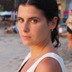 Teresa Pérez Instagram - He pasado por un gran mal momentillo y gracias a la vida ahora me encuentro en proceso de recuperación gracias a mis seres queridos: mi pequeño gran amor, mi amiga Elena, mi mamá, mi prima Manoli, mi querida amiga Amanda, mi señora Santiaga (que se casa ahora, por cierto) y algún que otro serecillo que se me puede pasar. Lo importante y lo que os quiero transmitir es que no es oro todo lo que reluce. Que aquí todos tenemos problemas (aunque no lo parezca) y que la mayoría de las veces sólo pensamos en que nosotros somos los únicos que lo pasamos mal. En mi caso ha sido una crisis de ansiedad y depresión debida a una transición del mejor momento de mi vida (trabajado y merecido) a una etapa en la que he tenido que aceptar que los momentos no duran para siempre y hay que seguir luchando para volver a obtener de nuevo aquello que mereces. Ahora gracias a todos ellos y, por supuesto, a la AYUDA PROFESIONAL, estoy subiendo escalones y soy capaz de poder comunicároslo!!! Escribo esto porque me entrego a vosotros (como siempre hago y haré, porque así soy😃) y porque sé que a alguno de tod@s vosotros os ayudará saber que no sois los únicos ! Abracito sibernético ❤️ Pd: las fotos son de Bali, osq 😃❤️