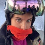 Teresa Pérez Instagram - Ya estamos en MAD! ✌🏻😃 Recuerdos de Andorra y de las poses inesperadas de la tercera foto en el reflejo de mis gafas 🤫 ✨Besasosibernético✨