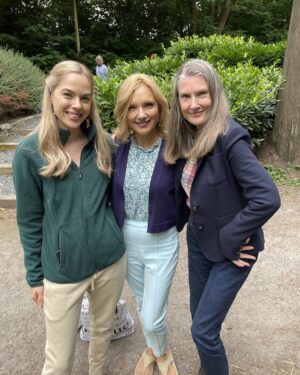 Teryl Rothery Instagram - Can’t wait to be with these fabulous women and the ENTIRE Virgin River Family!!❤️

#Netflix #VirginRiverSeries 🙏🏼💕