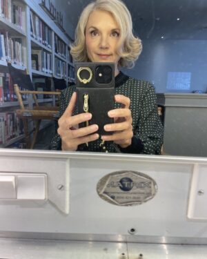 Teryl Rothery Instagram - On location. My happy place. 💕. Then again anytime I get to do what I love to do is my happy place. 😊🙏🏼
🎬

#storytelling #actorslife #gratitude #joy