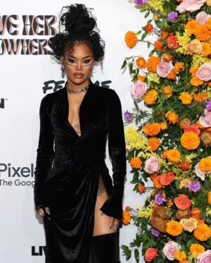 Teyana Taylor Instagram - Father God, I thank you for who you are.  All seeing, all knowing and all powerful! Thank you for reminding my heart that your plan is far greater than any plan I have for my life.  Thank you for reminding me & all of the amazing women in this room that the wait was not punishment it was preparation for what was already written in the palm of your hands & your plans. I am forever THANKFUL 🥹🖤🙏🏾

Thank you to @heatherlowery & the whole @femmeitforward family for honoring me with the VISIONARY AWARD at the2023 #giveherflowhers Gala…💐 Thank you @loriharvey & @heatherlowery for the sweetest tribute..I’m so grateful 🙏🏾And a big congratulations to all the amazing women of the night ✨💫🖤

📸: @jerrittclark  @kvnhrtlss