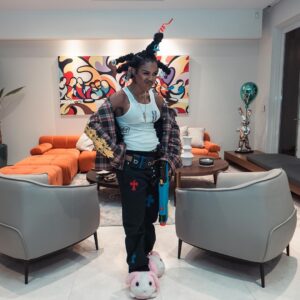 Teyana Taylor Instagram - Don’t be a menace to society while drinking your juice in Chrome Hearts & bunny steppassss 🐰🔫

Loc Dog 🔫

📸: @kvnhrtlss