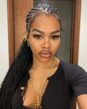 Teyana Taylor Instagram - Not a big selfie person but random late night selfies in a bathroom with good lighting is fucking lit 🤣 This bathroom don’t owe aunTey nothingggg bayyybeeee 😩😂😂🙌🏾🙌🏾🙌🏾🙌🏾