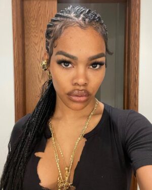 Teyana Taylor Instagram - Not a big selfie person but random late night selfies in a bathroom with good lighting is fucking lit 🤣 This bathroom don’t owe aunTey nothingggg bayyybeeee 😩😂😂🙌🏾🙌🏾🙌🏾🙌🏾