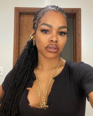 Teyana Taylor Instagram - Not a big selfie person but random late night selfies in a bathroom with good lighting is fucking lit 🤣 This bathroom don’t owe aunTey nothingggg bayyybeeee 😩😂😂🙌🏾🙌🏾🙌🏾🙌🏾
