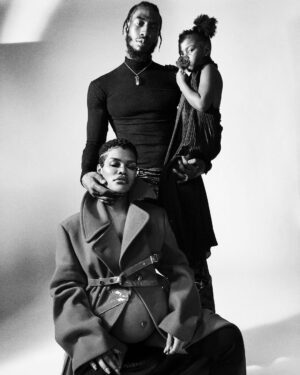 Teyana Taylor Instagram - Happy Father’s Day Hubzzzzz!🌹It has been one of theeeeee beautiful & greatest joys of my world watching you grow into the man you are today! Especially as a parent. No one ever said it would be easy but you make this papa thing look like a breezeeee. I love you, We love you. Happy Papa Smurf day @imanshumpert 🌹🌹🌹🌹