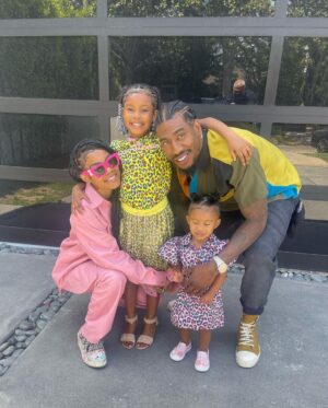 Teyana Taylor Instagram - Happy Father’s Day Hubzzzzz!🌹It has been one of theeeeee beautiful & greatest joys of my world watching you grow into the man you are today! Especially as a parent. No one ever said it would be easy but you make this papa thing look like a breezeeee. I love you, We love you. Happy Papa Smurf day @imanshumpert 🌹🌹🌹🌹