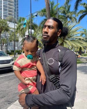 Teyana Taylor Instagram - Happy Father’s Day Hubzzzzz!🌹It has been one of theeeeee beautiful & greatest joys of my world watching you grow into the man you are today! Especially as a parent. No one ever said it would be easy but you make this papa thing look like a breezeeee. I love you, We love you. Happy Papa Smurf day @imanshumpert 🌹🌹🌹🌹