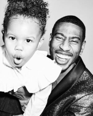 Teyana Taylor Instagram - Happy Father’s Day Hubzzzzz!🌹It has been one of theeeeee beautiful & greatest joys of my world watching you grow into the man you are today! Especially as a parent. No one ever said it would be easy but you make this papa thing look like a breezeeee. I love you, We love you. Happy Papa Smurf day @imanshumpert 🌹🌹🌹🌹