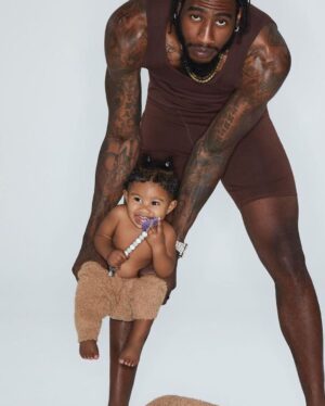 Teyana Taylor Instagram - Happy Father’s Day Hubzzzzz!🌹It has been one of theeeeee beautiful & greatest joys of my world watching you grow into the man you are today! Especially as a parent. No one ever said it would be easy but you make this papa thing look like a breezeeee. I love you, We love you. Happy Papa Smurf day @imanshumpert 🌹🌹🌹🌹