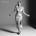 Thalía Instagram - “Hace unos meses me encontré con tres artículos que llamaron mucho mi atención. En estas publicaciones me sorprendió ver un común denominador al hablar de moda y edad. En mi cabeza muchas preguntas se agolparon: ¿Qué define lo que una mujer debe de vestir a sus cincuenta años? ¿Por qué una persona de cierta edad debería verse, vestirse y actuar de una manera? Por esta razón, me he atrevido a escribir estas líneas acerca de este tema que nos pertenece a todos. Sí, nadie se escapa de envejecer. Hemos traído conjuntamente a la mesa conversaciones sobre el sexismo, el racismo, sobre la apariencia física o el body shaming, pero tal parece que el tema de la edad sigue quedándose de lado.” #Thalia debuta como pluma invitada para Vogue y escribe sobre #edadismo y su íntima experiencia. Descubre su punto de vista completo en nuestro link en bio. Fotografía: @bjorniooss Estilismo: @maxortegag