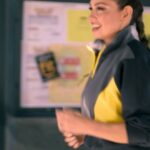 Thalía Instagram - ¿Cuál es su forma favorita de hacer cardio? 🫶🖤💛 A mi me encanta bailar hasta el cansancio. 💃 @smartfitmx