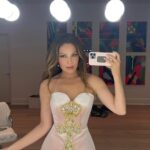Thalía Instagram - Retomar cosas que me enorgullecen siempre me hace feliz. Este corset es una nueva versión del vestido original que diseñé años atrás. Para mí es una manera de reconocer que hacer cosas fuera de lo común, valida tu personalidad. Si te ilusionan a ti, si te da emoción, satisfacción, alegría, ¡hazlo! Siempre habrá personas a las que les guste y otras a las que no. ¡Así que hazlo por ti y para ti! Besos a todos los que conmigo han visto #lavieenrose 💖🌸💖