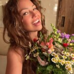 Thalía Instagram - Summer vibes🌸🪻💐