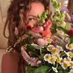 Thalía Instagram - Summer vibes🌸🪻💐