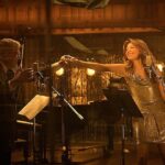Thalía Instagram - En el camino de la música hay momentos que no se olvidan jamás, hace más de una década fui invitada a participar en el álbum de estudio “Viva Duets” junto a este gran artista de la música Estadounidense, el señorón @itstonybennett. Un proyecto musical hermoso, que celebra la vida de un ícono de la música que inició su historia musical hace más de 8 décadas atrás. Durante la grabación de la canción “The Way You Look Tonight” uno de sus más grandes clásicos, viví hermosos momentos al lado de este maestro de maestros, que atesoraré en mi corazón. Aunque hoy nos embarga la tristeza de su partida nos alegramos enormemente por sus gigantes aportes a la música, pero sobre todo agradezco a Dios la bendición de haber podido compartir junto a él, uno de mis lugares más amados, el escenario. Vuela alto Tony, mientras aquí nosotros seguiremos escuchando el regalo de tu voz, yo imagino que tu alma está cantando libre en tu nuevo destino.