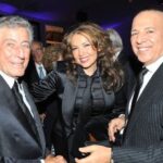 Thalía Instagram - En el camino de la música hay momentos que no se olvidan jamás, hace más de una década fui invitada a participar en el álbum de estudio “Viva Duets” junto a este gran artista de la música Estadounidense, el señorón @itstonybennett. Un proyecto musical hermoso, que celebra la vida de un ícono de la música que inició su historia musical hace más de 8 décadas atrás. Durante la grabación de la canción “The Way You Look Tonight” uno de sus más grandes clásicos, viví hermosos momentos al lado de este maestro de maestros, que atesoraré en mi corazón. Aunque hoy nos embarga la tristeza de su partida nos alegramos enormemente por sus gigantes aportes a la música, pero sobre todo agradezco a Dios la bendición de haber podido compartir junto a él, uno de mis lugares más amados, el escenario. Vuela alto Tony, mientras aquí nosotros seguiremos escuchando el regalo de tu voz, yo imagino que tu alma está cantando libre en tu nuevo destino.