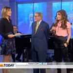 Thalía Instagram - En el camino de la música hay momentos que no se olvidan jamás, hace más de una década fui invitada a participar en el álbum de estudio “Viva Duets” junto a este gran artista de la música Estadounidense, el señorón @itstonybennett. Un proyecto musical hermoso, que celebra la vida de un ícono de la música que inició su historia musical hace más de 8 décadas atrás. Durante la grabación de la canción “The Way You Look Tonight” uno de sus más grandes clásicos, viví hermosos momentos al lado de este maestro de maestros, que atesoraré en mi corazón. Aunque hoy nos embarga la tristeza de su partida nos alegramos enormemente por sus gigantes aportes a la música, pero sobre todo agradezco a Dios la bendición de haber podido compartir junto a él, uno de mis lugares más amados, el escenario. Vuela alto Tony, mientras aquí nosotros seguiremos escuchando el regalo de tu voz, yo imagino que tu alma está cantando libre en tu nuevo destino.