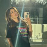 Thalía Instagram - Celebrando las nominaciones de #ThaliasMixtape con sorpresas!!!! Vayan a las stories!! 👀🩷💓 Ya tienes tu #MixtapeMerch? ✨