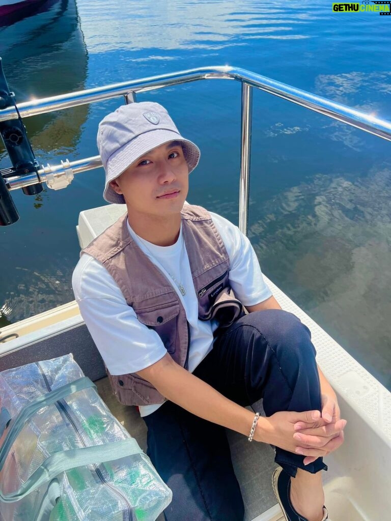 Thanh Sơn Instagram - Em có muốn ngày nào đó mình ra khơi ☺ Be Kobe モニュメント