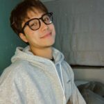 Thanh Sơn Instagram - Buổi tối cuối tuần Netflix 🙄 ......và làm mấy trò điên khùng 🤪🤪🤪
