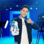 Thanh Sơn Instagram - Trong tất cả lý do quên thoại khi on set, không có lý do nào củ chuối hơn ngứa ngáy vì gàu các bác ạ! Đang tung hứng cùng bạn diễn mà da đầu tru tréo thì chẳng đường nào nhớ nổi kịch bản, mặt đơ đến ngẩn ngơ. Trộm vía Sơn vừa biết đến quả Dầu gội sạch gàu thế hệ mới X-Men Clean & Fresh này đây, không chỉ thổi bay gàu trong 1 lần gội, còn giúp tóc sạch sâu suốt 24h. Từ ngày giải cứu được quả đầu “chằm Zn”, Sơn luôn bật mood tự tin sảng khoái, quay take nào là chuẩn chỉnh take nấy. Bác nào còn đang sầu vì gàu ngứa thì thử ngay nhé. Note ngay chiếc link ở đây để các bác tham khảo thêm nhé: https://bit.ly/XMxThanhSon #Xmen #XMenCleanFresh #24HSachSau #ThoiBayGau