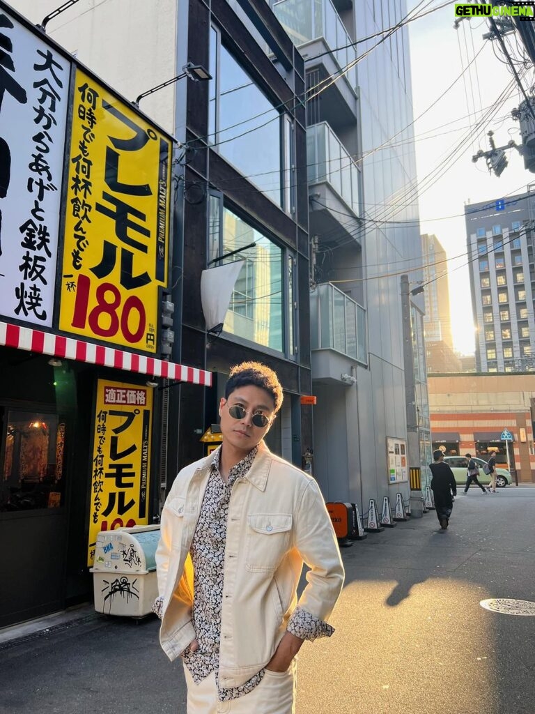 Thanh Sơn Instagram - Một chiều mùa thu Osaka ⛅ 10/2023 📸Khả Ngân #MangoVN #TheNewMediterraneanDreams