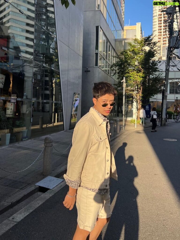 Thanh Sơn Instagram - Một chiều mùa thu Osaka ⛅ 10/2023 📸Khả Ngân #MangoVN #TheNewMediterraneanDreams