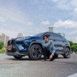 Tharatorn Jantharaworakarn Instagram - เพื่อน Move คันใหม่ ที่พร้อม Move ไปได้ในทุกจังหวะ ด้วย ALL-NEW YARIS CROSS รถ SUV น้องใหม่ล่าสุดจากโตโยต้า ที่จะพาทุกคนมูฟชีวิตไปให้สุดๆ คันนี้ดีไซน์ภายนอกแบบ Solid & Dynamic Design ส่วนดีไซน์ภายในก็คูลไม่แพ้กัน สะท้อนเอกลักษณ์แห่งความสปอร์ตสไตล์พรีเมียมได้ดีเยี่ยม มาพร้อมฟังก์ชันที่ครบครันและสะดวกสุดๆ ขับสนุก! เต็มสมรรถนะที่ให้เรามูฟได้แบบสุดตัว ด้วยระบบไฮบริดประหยัดน้ำมันถึง 26.3 กม./ลิตร และระบบความปลอดภัยขั้นสุดที่ทำให้มั่นใจตลอดเส้นทาง นี่แหละความความลงตัวของสไตล์ที่โดดเด่น พร้อมตอบสนองไลฟ์สไตล์ที่หลากหลาย เพราะเส้นทางที่ไป ยังมีอะไรให้สุดอีกเยอะ ALL-NEW YARIS CROSS “Move to the Max..มูฟชีวิตไปให้สุดๆ" #TOYOTA #ALLNEWYARISCROSS #MoveToTheMAX #มูฟชีวิตไปให้สุดๆ #สุดๆไปกับYarisCross