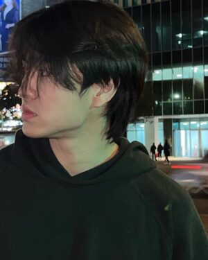 Tharatorn Jantharaworakarn Instagram - รอข้ามถนน