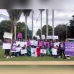 Thelma Madrigal Instagram - En nuestro país, #México, matan en promedio a 10 mujeres al día y no pasa nada. Mexicanas que vivimos en Bogotá nos unimos al paro de ayer #undiasinnosotras estamos lejos pero desde aquí gritamos por todas las que ya no están y por todas las que viven cualquier tipo de violencia. Queremos vivir sin miedo y que las nuevas generaciones sean libres. Queremos que nuestras madres, hijas, tías, primas, hermanas, amigas, compañeras, conocidas, etc. Vivan en un país en donde se sientan seguras y tranquilas. Queremos cambiar a México y juntas lo vamos a lograr!!! #mexicana #bogota #niunamenos #niunamas #women #mexico #9m #yositecreo #mujeres #basta #libertad Bogotá, Colombia